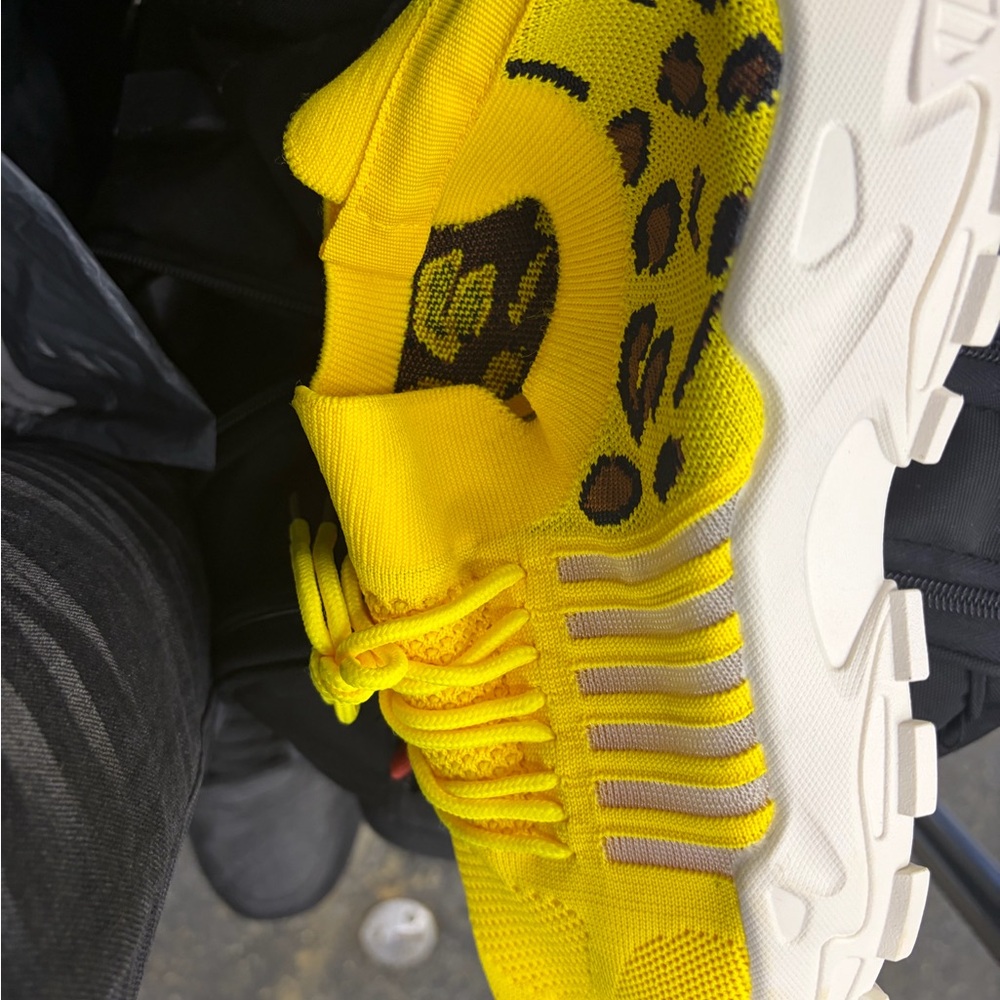 Yellow men’s or women’s Shoes with Leopard Print size 42 eu 8.5